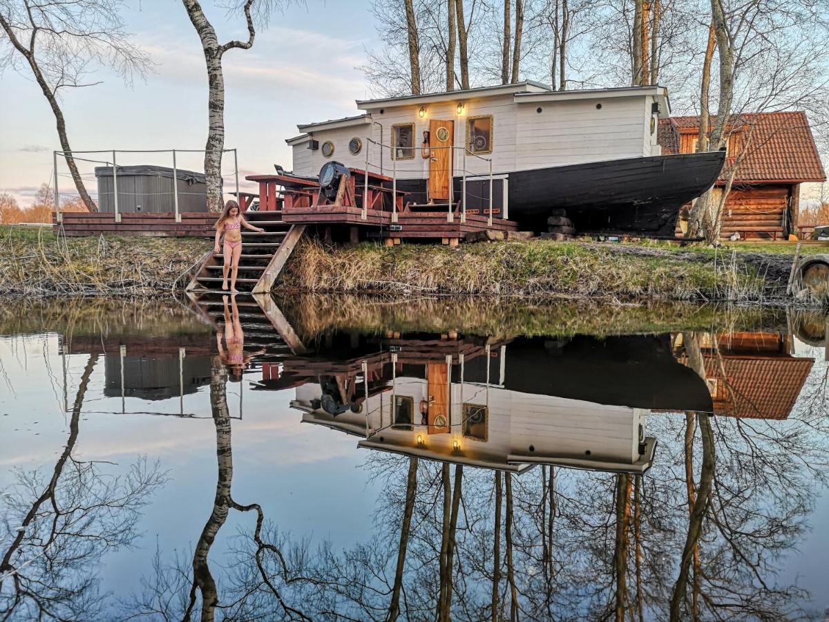 Kalurikula Fishing Village Pärnu Esterno foto